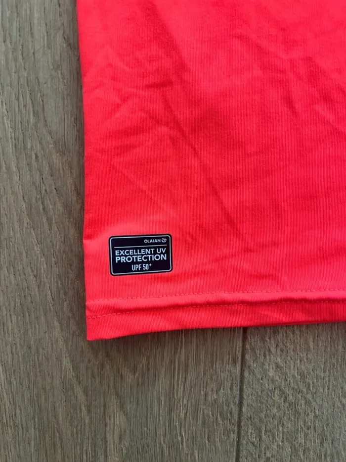 Tee shirt anti uv rose fluo décathlon olaian 12 ans très bon état - photo numéro 3
