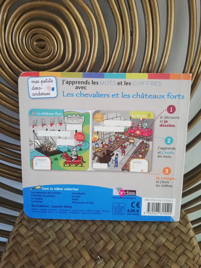 Livre cartonné chevaliers et châteaux forts - photo numéro 2