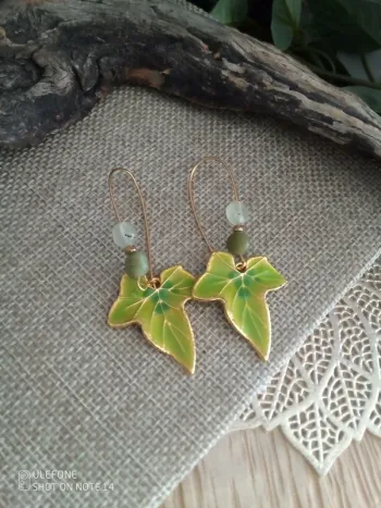 Boucles d'oreilles bohèmes jade et feuilles de lierres