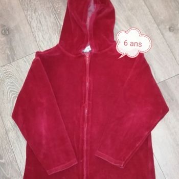 🌸Gilet zippé rouge à capuche 6 ans🌸
