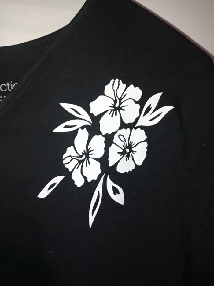 T-shirt manche courte noir fleurs - photo numéro 2