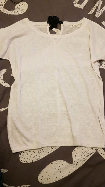 Tee-shirt blanc avec noeud dans le dos