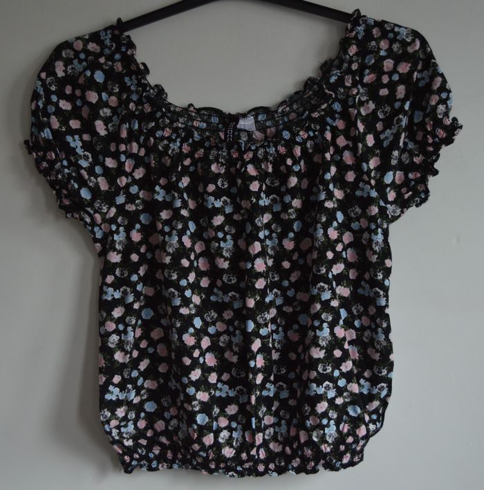 Haut fleuri H&M noir manches courtes col smocké taille 44