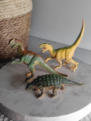 Lot dinosaures diverses