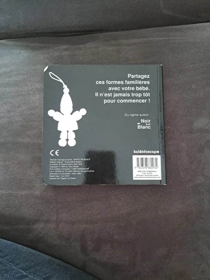 Livre blanc sur noir - photo numéro 2