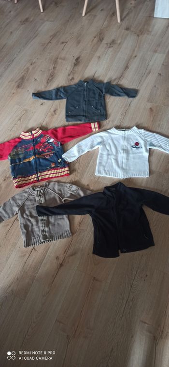 Lot de 5 gilets 4 ans