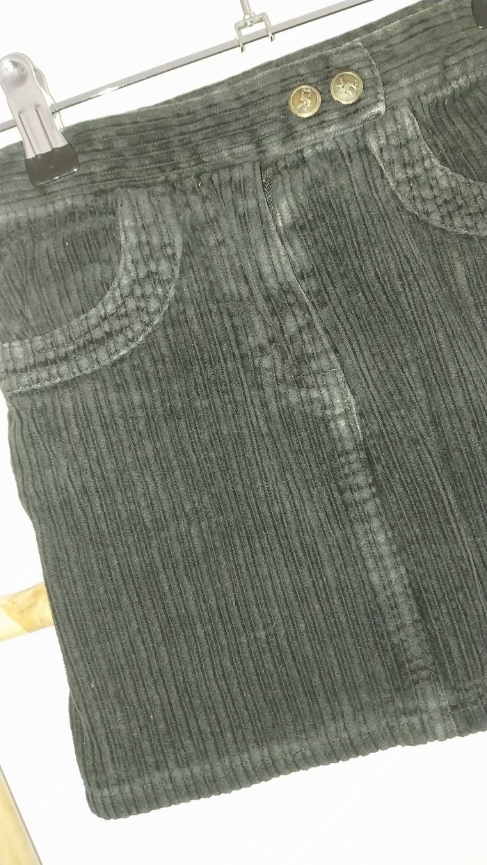 Jupe Okaidi en velours côtelé noir excellent état 8 ans - photo numéro 5