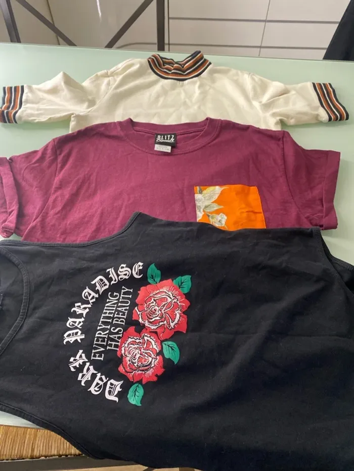 Lot 2 t shirts + body
