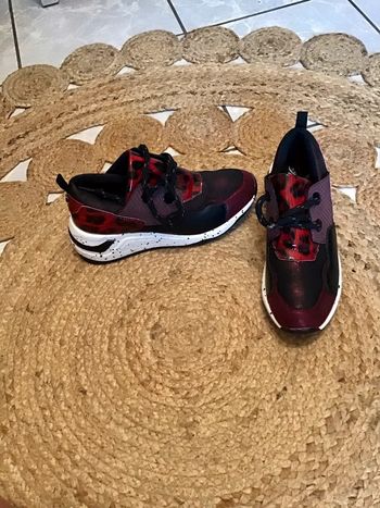 Basket grosse semelle rouge bordeaux et noir taille 38