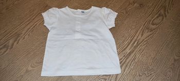 T-shirt 12 mois en très bon état en coton