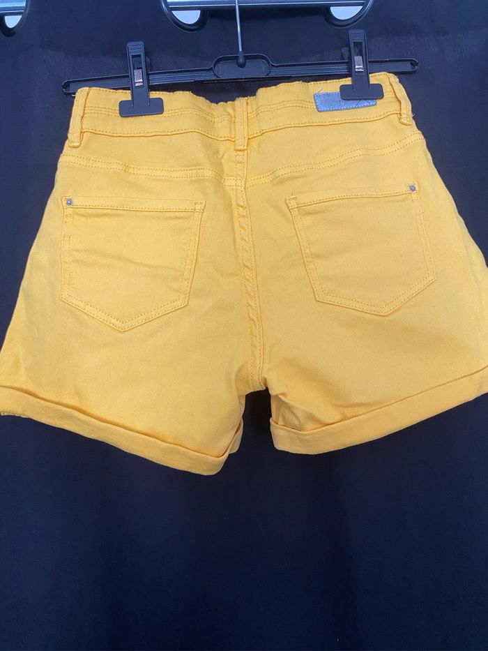 Short en jean jaune - photo numéro 3
