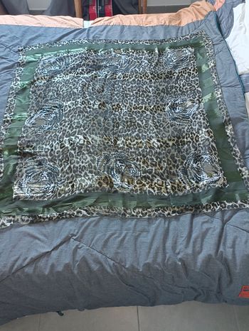 Grand carré imprimé léopard motifs tigres 100x100cm