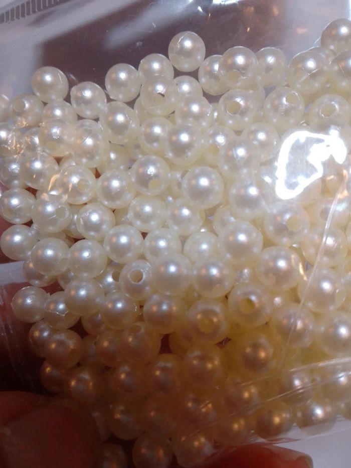 Perles de loisirs blanches crèmes nacrées + fil - photo numéro 3