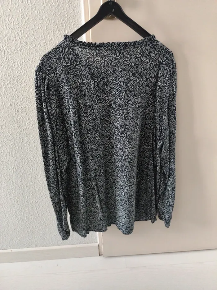 Blouse noir et blanc T46 - photo numéro 5