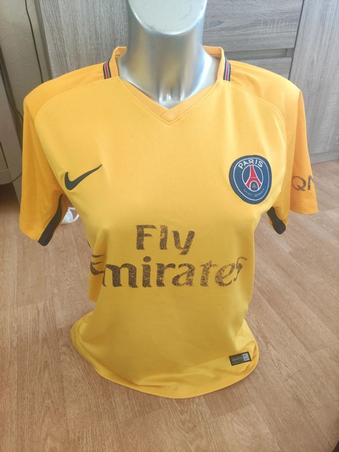 Maillot PSG 2017 taille M jaune nike
