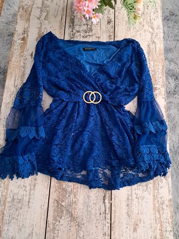 Magnifique haut en dentelle bleu foncé