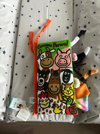 Livre Coucou ferme JellyCat