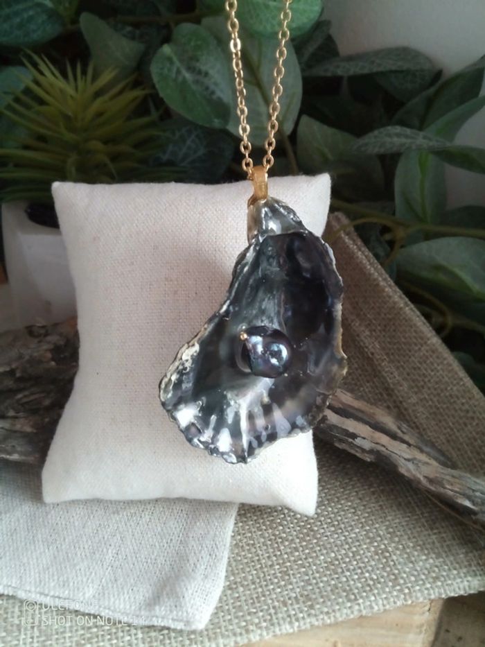 Collier véritables coquille d'huître à nacre grise + perle de culture d'eau - photo numéro 3