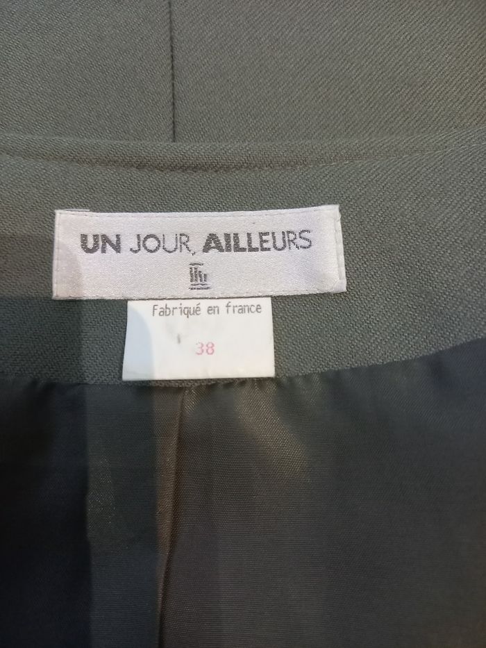 Tailleur Un jour ailleurs - photo numéro 3