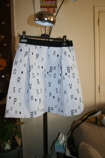 🌸Jupe blanche à motifs noirs Taille 40 "Cop Copine" Neuve 🌸