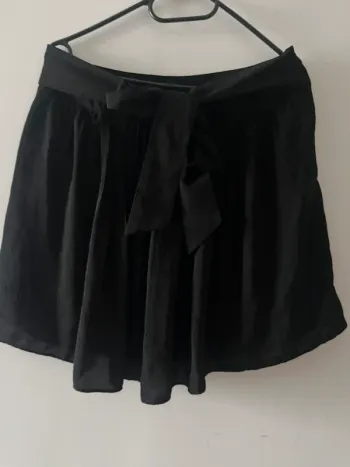 Jupe noire Camaïeu – Taille 40 – Élégante avec nœud