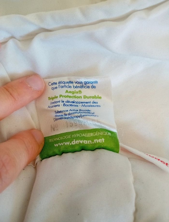 Couette Vertbaudet 140 x 150 - excellent état - photo numéro 2