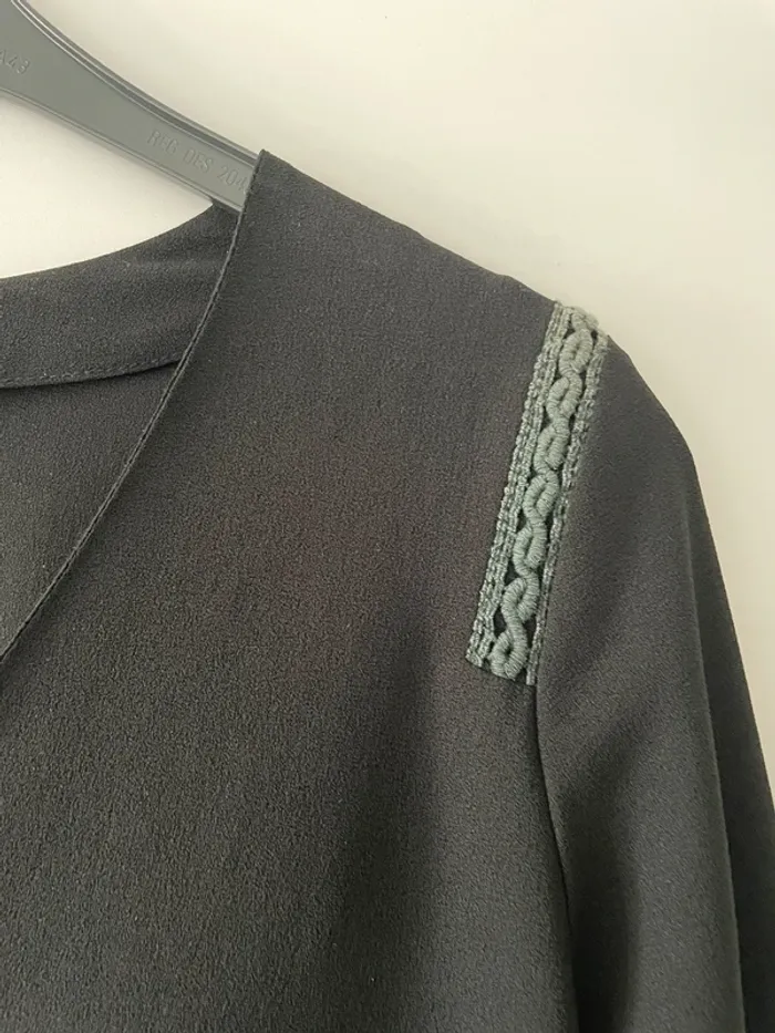 Blouse avec broderies - photo numéro 2