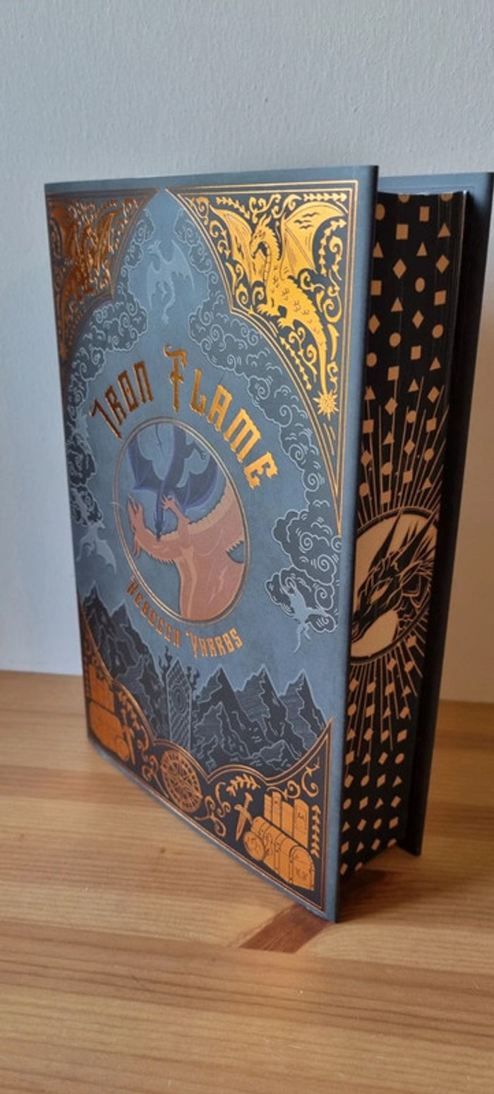 Fourth wing + Iron flame special eddition + Goodies - photo numéro 2