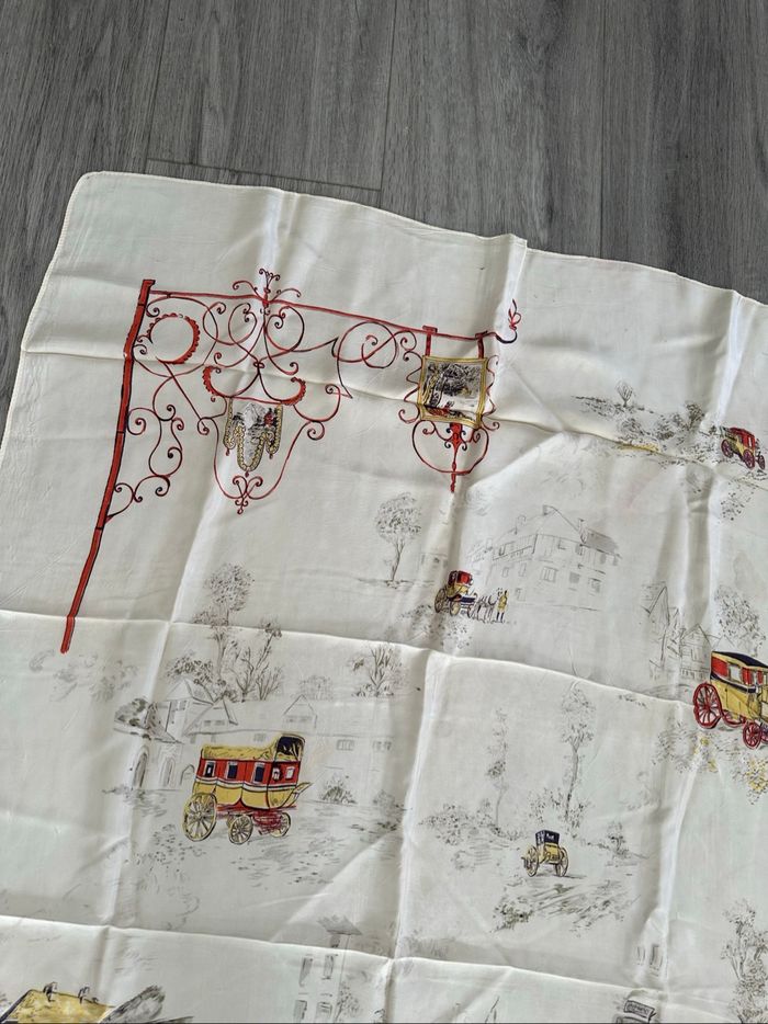 Foulard carré de soie calèches blanc crème et rouge Vintage 75x75cm - photo numéro 4