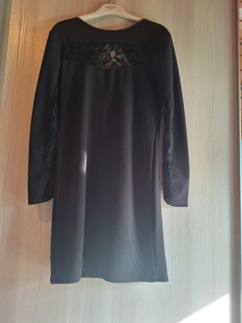 Robe noir avec dos nu et manche transparente