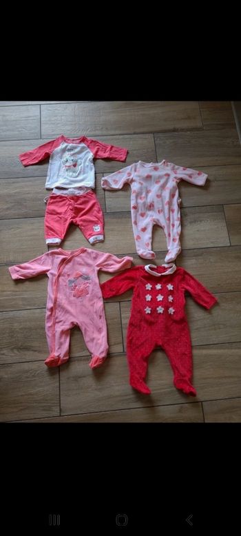 Lot 4 pyjamas 3 m