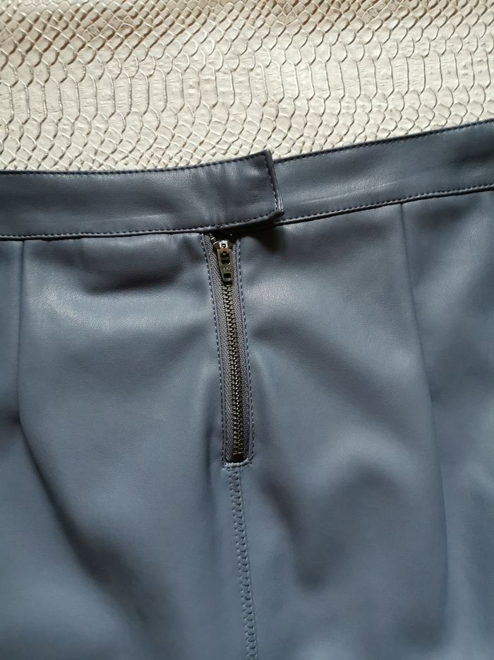 Jupe droite simili cuir gris bleuté Vila T34 - photo numéro 3