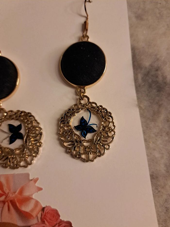 Boucles d'oreilles pendante noir doré - photo numéro 7