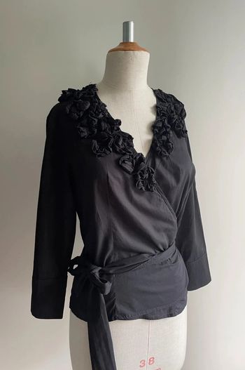 Cache-cœur fleuri noir en coton