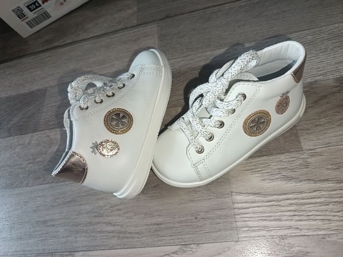 Basket fille neuve 23