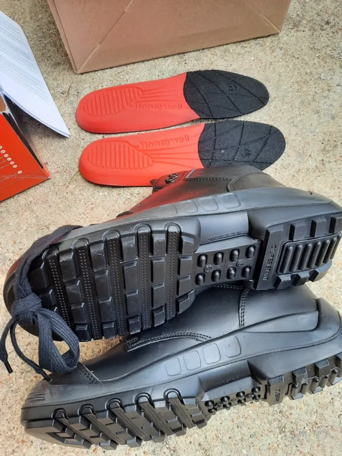 Chaussures de sécurité honeywell neuves taille 43 - photo numéro 5