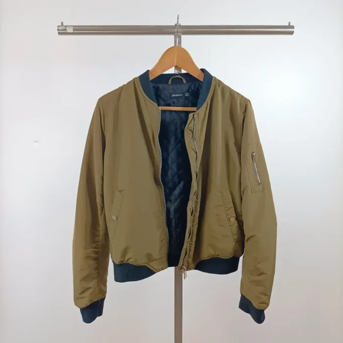 Bomber kaki zippé Stradivarius col et poignets contrastants T36 A1441