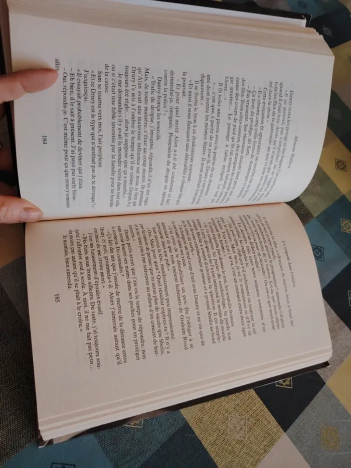 Livre Un serpent dans l'ombre - photo numéro 8