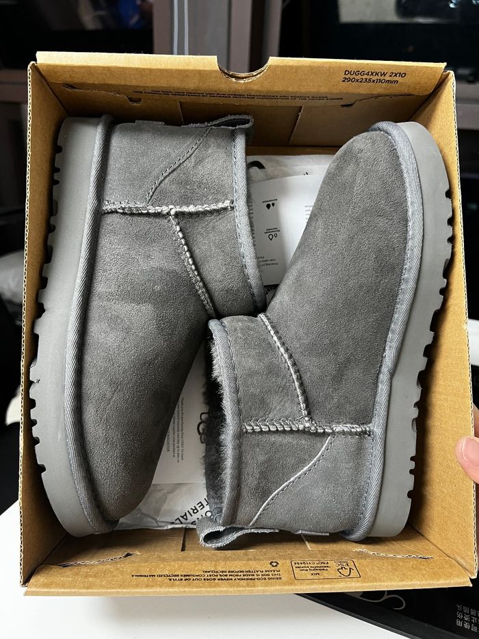 Bottes de neige courtes UGG Mini, grises, pointure 37