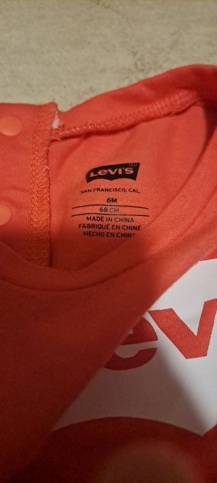 2 T -Shirts Lev'is 6 mois - photo numéro 5