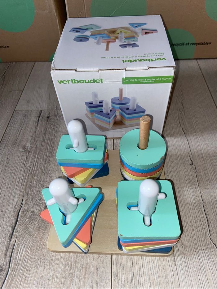 Jeu à empiler en bois
