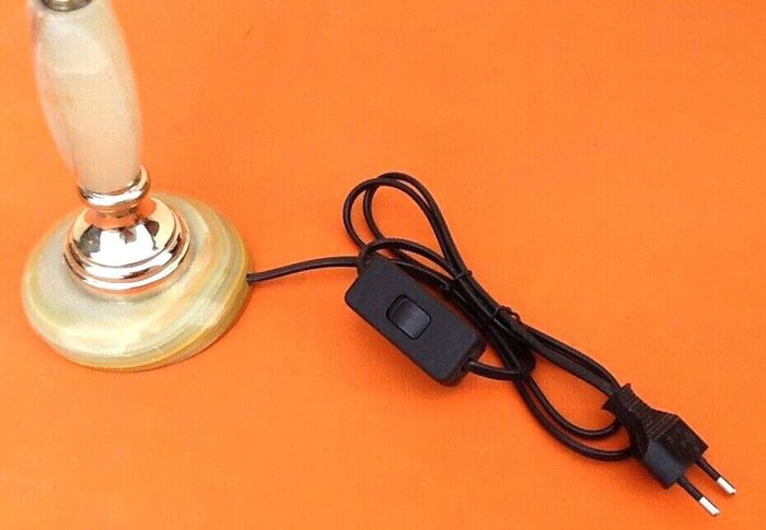 Lampe tulipe Pierre d' onyx et laiton - photo numéro 4