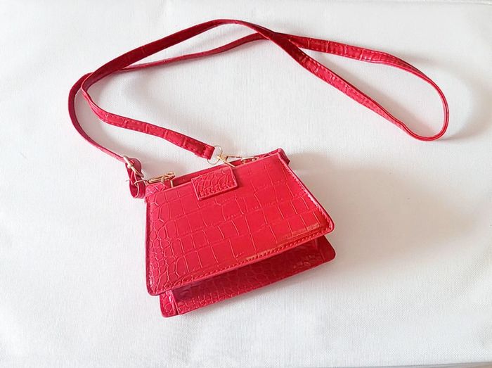 Sac a main rouge motif croco - photo numéro 2