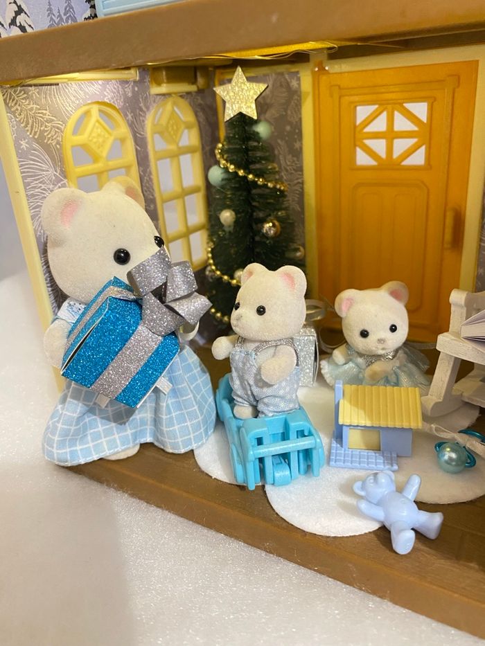 Maison éclairée Hillcrest sylvanian famille ours polaires noël - photo numéro 2