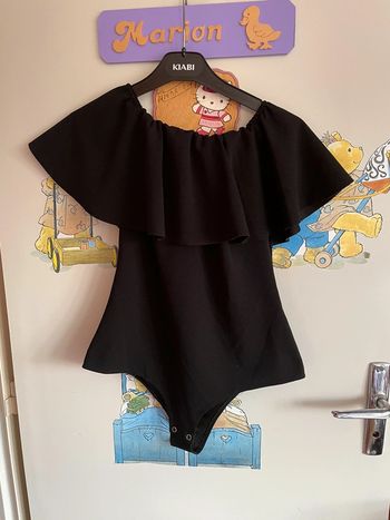 Body noir à épaules découvertes, taille 36.