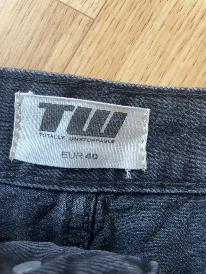 Short noir - photo numéro 2