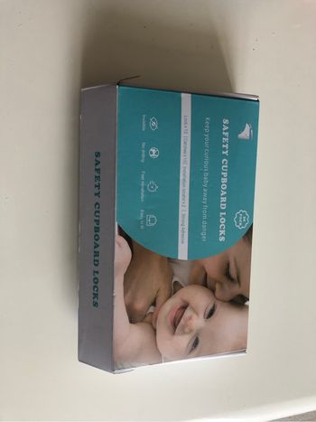 Sécurité placard bébé