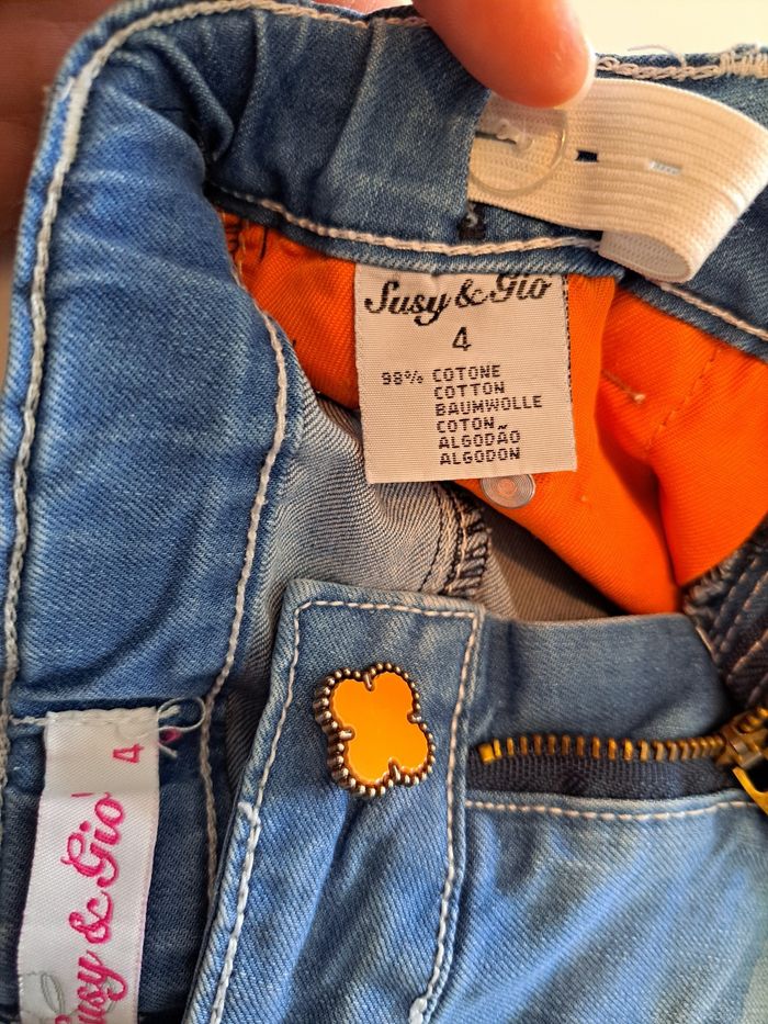 Très beau short en jean fille 4 ans TBE - photo numéro 7
