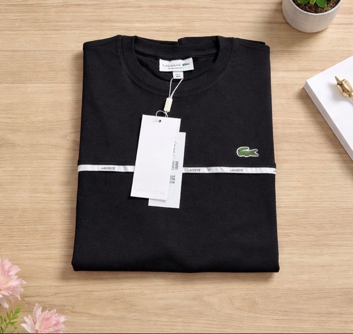 Tshirt noir d'occasion - Vêtements