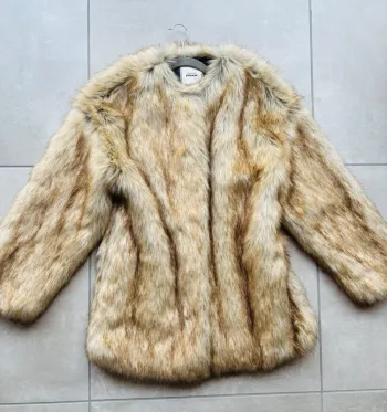 Magnifique manteau fausse fourrure beige Pimkie neuf